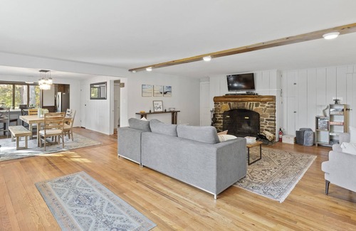 Bridgeton House | Lake House with seasonal Hot Tub and Pool