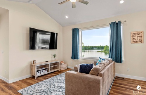 Big Lake House | Lake house with stunning sunsets!