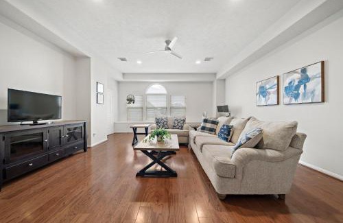 Atascocita House | Lake Houston Getaway Pool Spa Lake Front