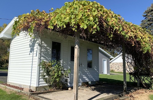 Tawas City House | Lake Huron Vacation Rental! Come enjoy this fall rental home! Lower rate off season