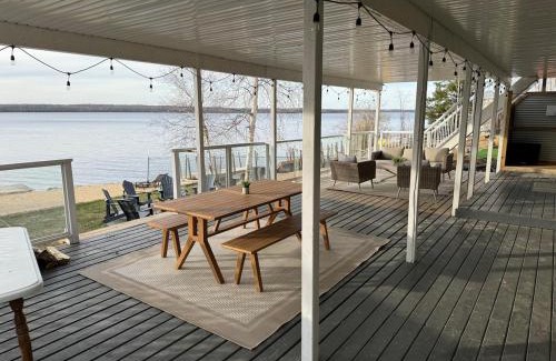 Silver Sands House | Lake Isle Lakehouse - Private Beach - Ice Fishing