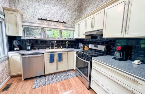 Geneva Cottage | Lake It Easy