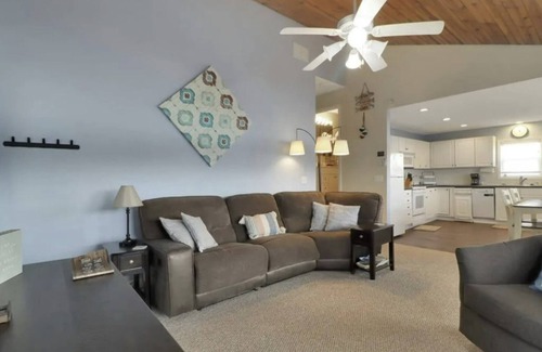 Barnett House | Lake it Easy Waterfront Sunset Views, Firepit, Dock, King Bed