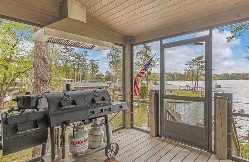 Titus House | Lake Jordan Oasis