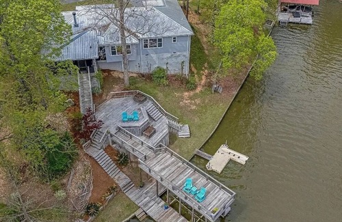 Titus House | Lake Jordan Oasis