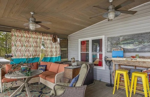 Titus House | Lake Jordan Oasis
