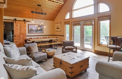 Seguin Cottage | Lake Joseph, Muskoka - 7 Bedroom Family Cottage - Quiet Bay. Gorgeous setting.