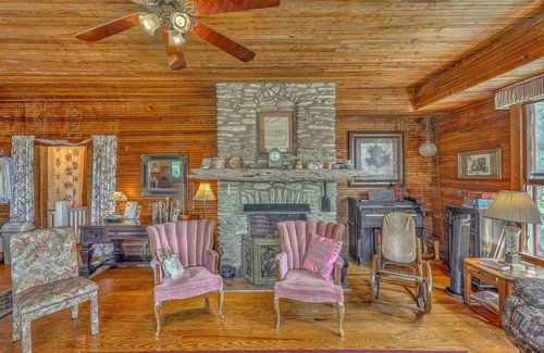 Lake Junaluska House | Lake Junaluska 14 Bedroom Inn, Perfect for Reunions, Retreats, Weddings & More!