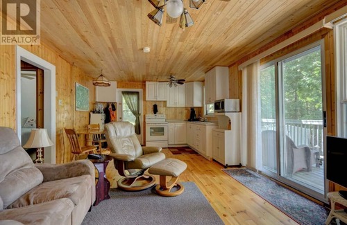 North Frontenac Cottage | Lake Kashwakamak, North Frontenac