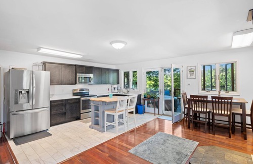 Mays Landing Cottage | Lake & Kayaks w Hot Tub - 20 Mins to Beaches!