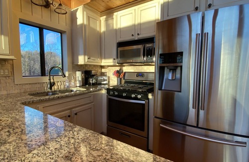 Six Mile House | Lake Keowee Retreat with boat slip & lots of entertainment space near Clemson U