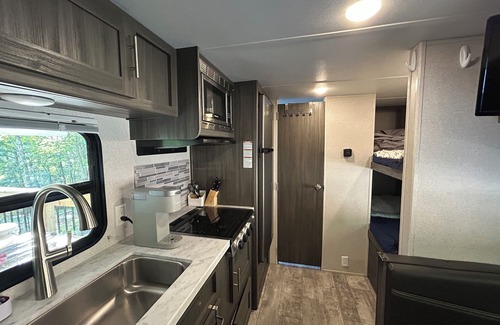 Mentone House | Lake Lahusage Private Dock, Kayaks, Lake Mat: Getaway in Shasta Camper