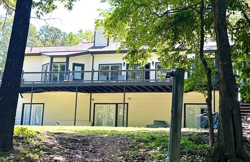 Flowery Branch House | "Lake Lanier" Charming 1-bed house. Dock Access and Amazing Lake View! Private!