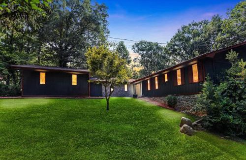 Gainesville House | Lake Lanier Escape- Gainesville Lakefront Stay