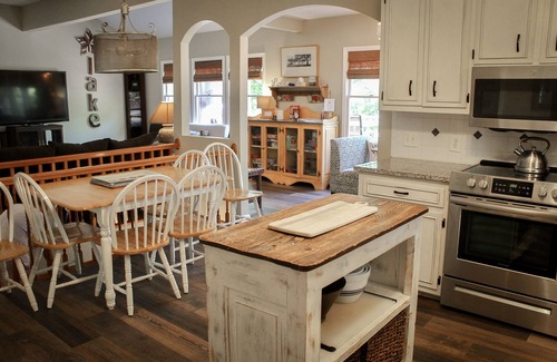 Gainesville House | Lake Lanier Getaway in North GA Mountains- Warm Weather Fun, Ready When You Are!