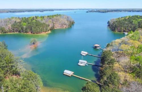 Flowery Branch Ski Chalet | Lake Lanier, Lakefront, Boating, Hot Tube, Games, Luxury, Family, Friends, Hiking, Fishing and Birdwatching