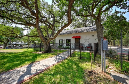 Kingsland Cabin | Lake LBJ Water Front Cottage on River Canal 2 Boat Slips