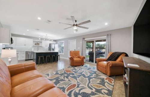 Kingsland Condo | Lake LBJ Waterfront Condo