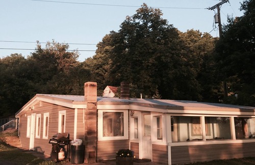 Willard Cottage | Lake level cottage. Family friendly, Privacy, Wine Country, Sunsets, 3 Bedroom