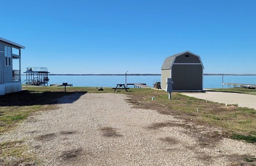 Kerens RV Rental | Lake Life 57 @ Peninsula Point