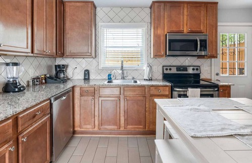 Acworth Apartment | Lake Life A - 2 Bdrm Sleeps 4 | 5 Min Walk to Beach & Dwntwn Acworth | 10 Min to Lake Point Sports