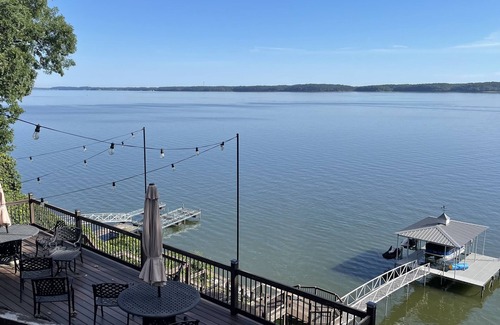 Gilbertsville House | Lake life at its best, Home on Ky Lake. Amazing Sunrises! Near Moors Resort.