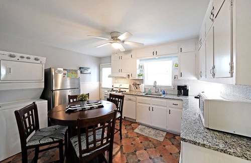 Acworth Apartment | Lake Life B - Apartment in Downtown Lake Acworth