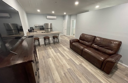 Douglas House | Lake Life Bungalow w/pool & 3 Kayaks in Baymeadows Estates - Great Fishing!