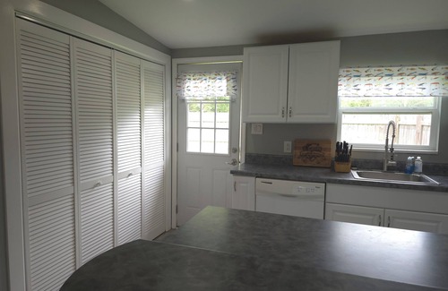 Elberton House | Lake Life is Better at Angler's Retreat at Lakes Russell and Strom Thurmond!