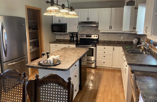 Arnes House | Lake Life meets Country Living Near Gimli
