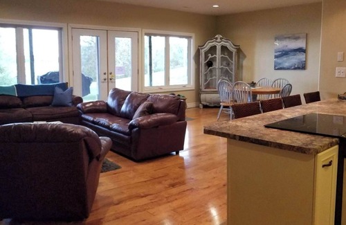 Twin Bay Apartment | Lake Living at its' best!