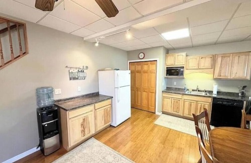 Middleton House | Lake Living, sit back and relax!