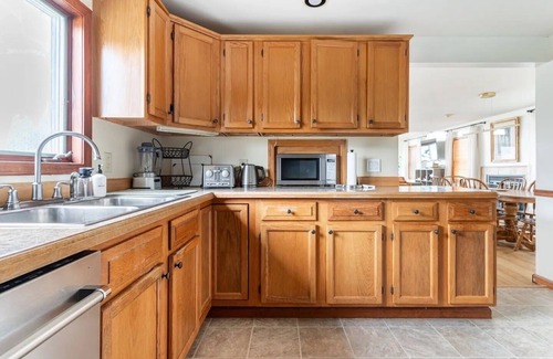 Lansing House | Lake Living w/Salt Water Hot Tub