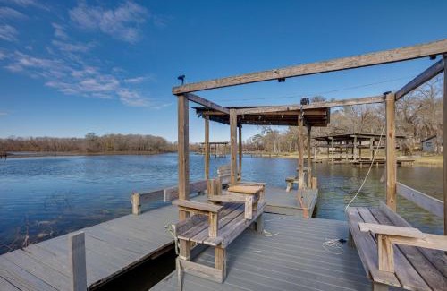Oakhurst House | Lake Livingston Home with Dock and Deck!