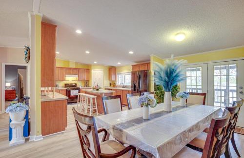 Oakhurst House | Lake Livingston Home with Dock and Deck!