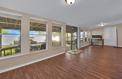 West Livingston House | Lake Livingston Lakeside Retreat