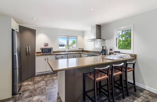 Rotorua Bed & Breakfast | Lake Lodge B&B Rotorua - Adults Only