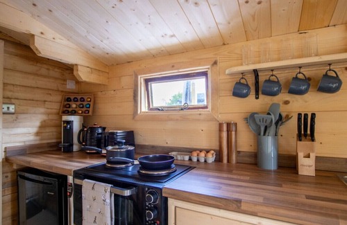 Ford Other | Lake Log Cabin - Hot Tub & Tranquil Surroundings