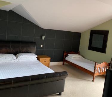 Littleborough Hotel | Lake Lounge Rooms