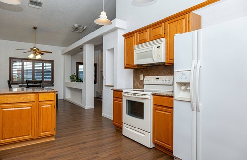 Sunridge Estates House | "Lake Lounge" w/Pool & Spa 5 mins from Lake Mohave