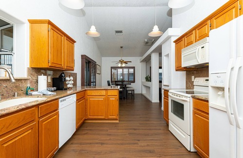 Sunridge Estates House | "Lake Lounge" w/Pool & Spa 5 mins from Lake Mohave