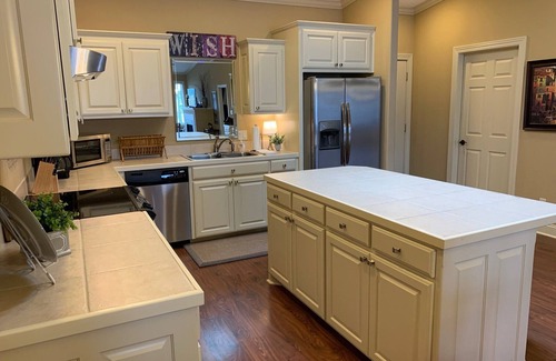 Lake Hamilton Condo | Lake Lovers Retreat in Luxury 2/2 Condo