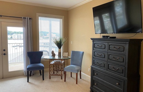 Lake Hamilton Condo | Lake Lovers Retreat in Luxury 2/2 Condo