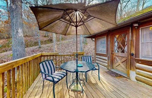 Eureka Springs House | Lake Lucerne - Treehouse Cabin #01