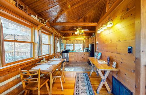 Eureka Springs House | Lake Lucerne - Treehouse Cabin #01