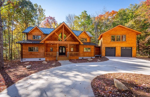 Lake Lure Cabin | Lake Lure Log Cabin Suite - Hot Tub, Fire Pit, Grill, + All Resort Amenities