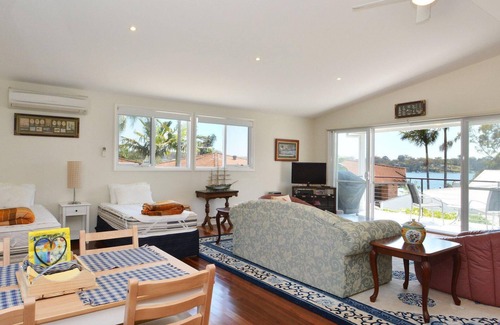 Morisset Park Apartment | Lake Macquaries' Edgewater Studio at Morisset Memories