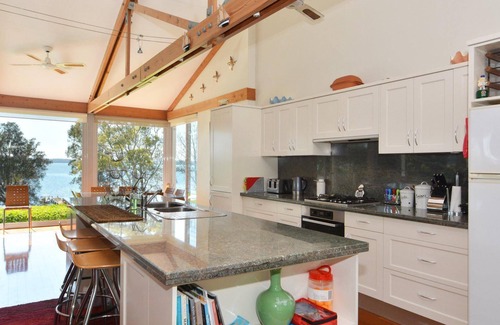 Morisset Park House | Lake Macquaries' Edgewater Lakehouse at Morisset Memories