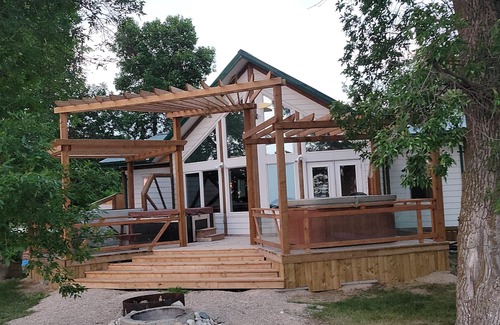 The Narrows House | Lake Manitoba Narrows - Lovely Lakefront Cottage