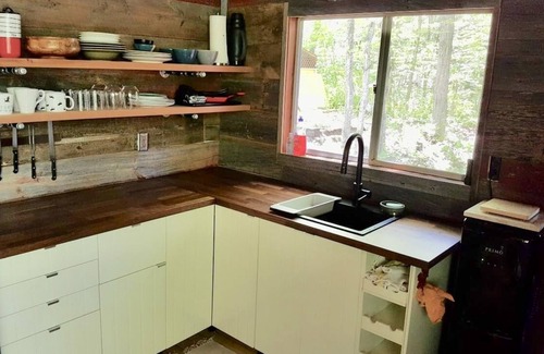 McKellar Cottage | Lake Manitouwabing Cottage With hot tub & Sauna